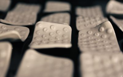 Crna ti – izložba Nadežde Kirćanski i Sanje Latinović u Novoj galeriji vizuelnih umetnosti