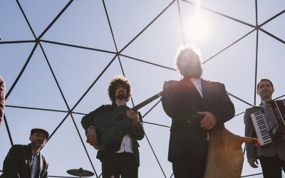 Škura ura naziv je drugog albuma etno grupe Veja