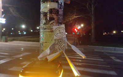 Misteriozna pojava Lilit na beogradskim ulicama zbunila prolaznike – šta ove lutkice poručuju?